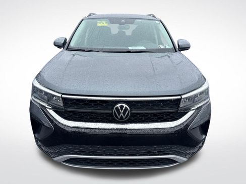Certified 2023 Volkswagen Taos SE w/ Black Wheel Package FWD image 9