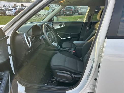 Used 2024 Kia Soul LX w/ Option Group 015 FWD image 6