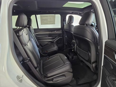 New 2025 Jeep Grand Cherokee L Limited w/ Luxury Tech Group II image 18