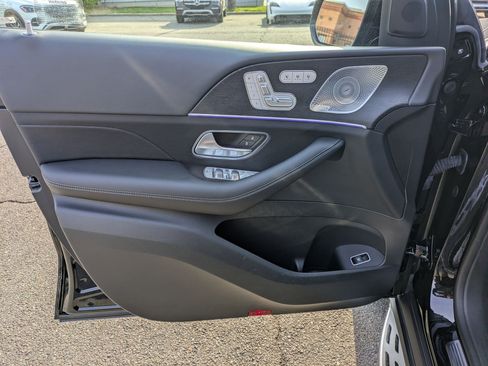 Used 2023 Mercedes-Benz GLS 450 4MATIC image 10