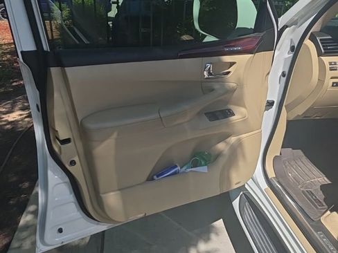 Used 2011 Lexus LX 570 4WD w/ Luxury Pkg image 6