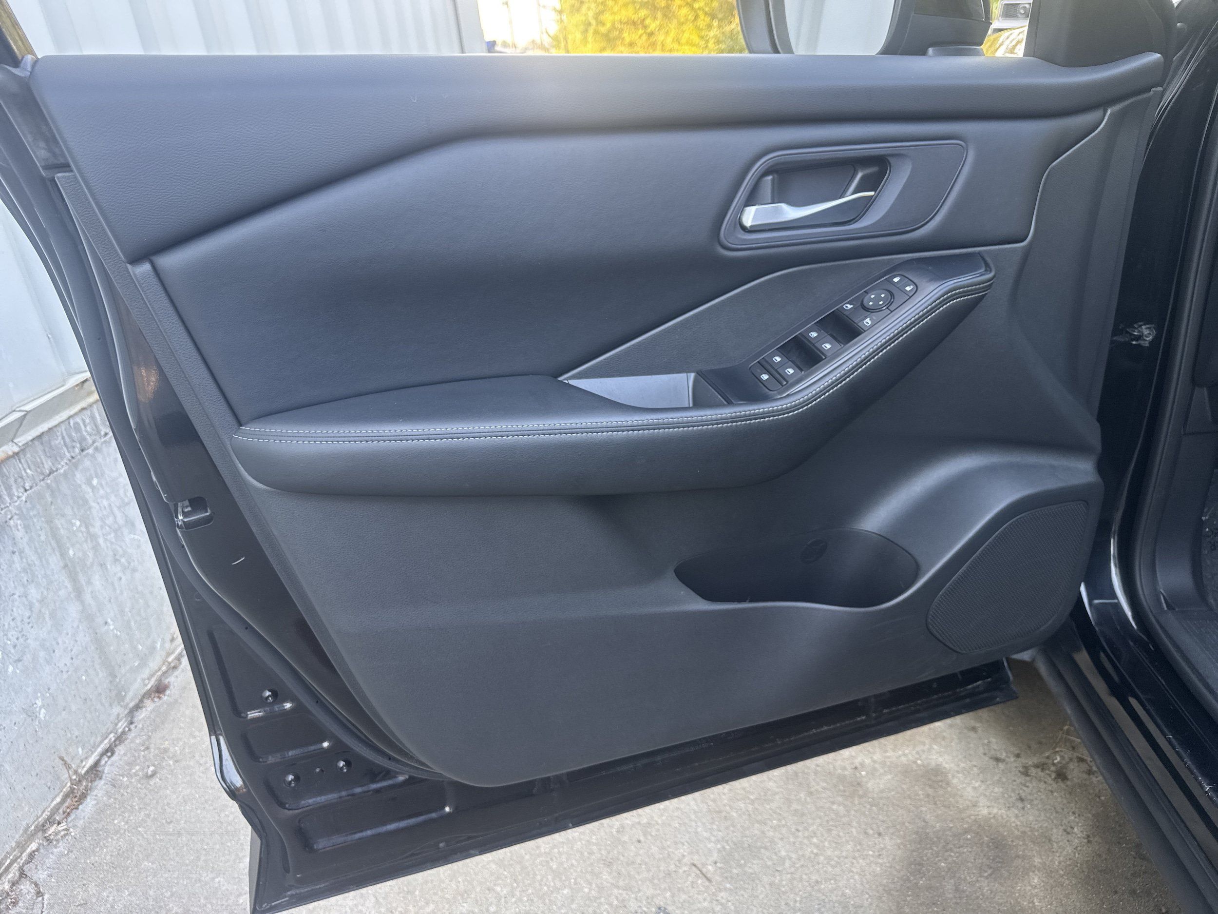 Used 2024 Nissan Rogue SV AWD/4WD image 9