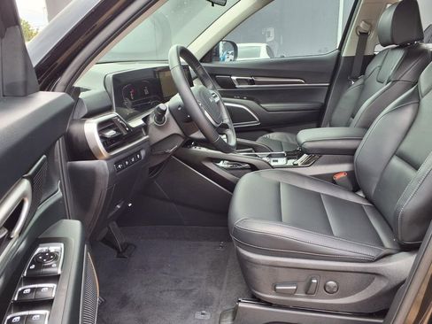 Certified 2025 Kia Telluride S FWD image 11
