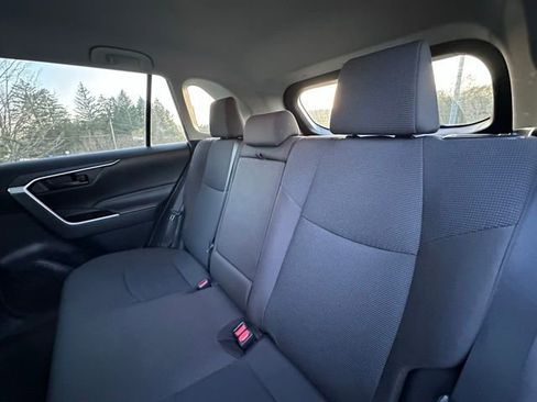 Used 2021 Toyota RAV4 LE AWD/4WD image 11