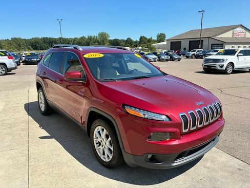 Used 2015 Jeep Cherokee Latitude w/ Cold Weather Group FWD image 3