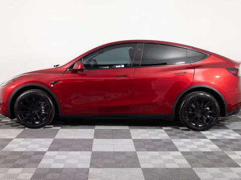 Used 2024 Tesla Model Y Long Range AWD/4WD image 3