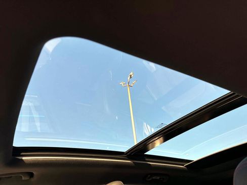 Certified 2022 Chevrolet Equinox RS w/ Infotainment Package image 27