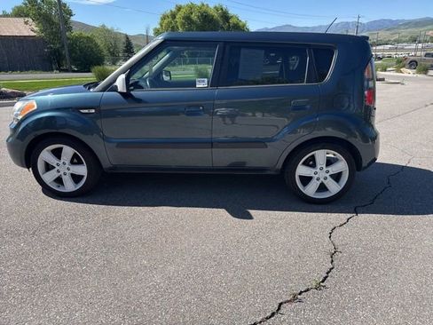 Used 2010 Kia Soul + w/ Denim Special Edition Pkg FWD image 3