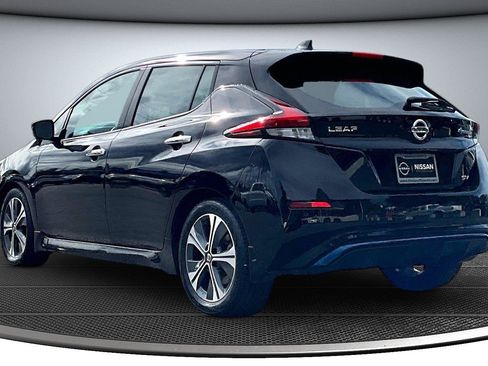 Used 2020 Nissan Leaf SV w/ SV Technology Package FWD image 5