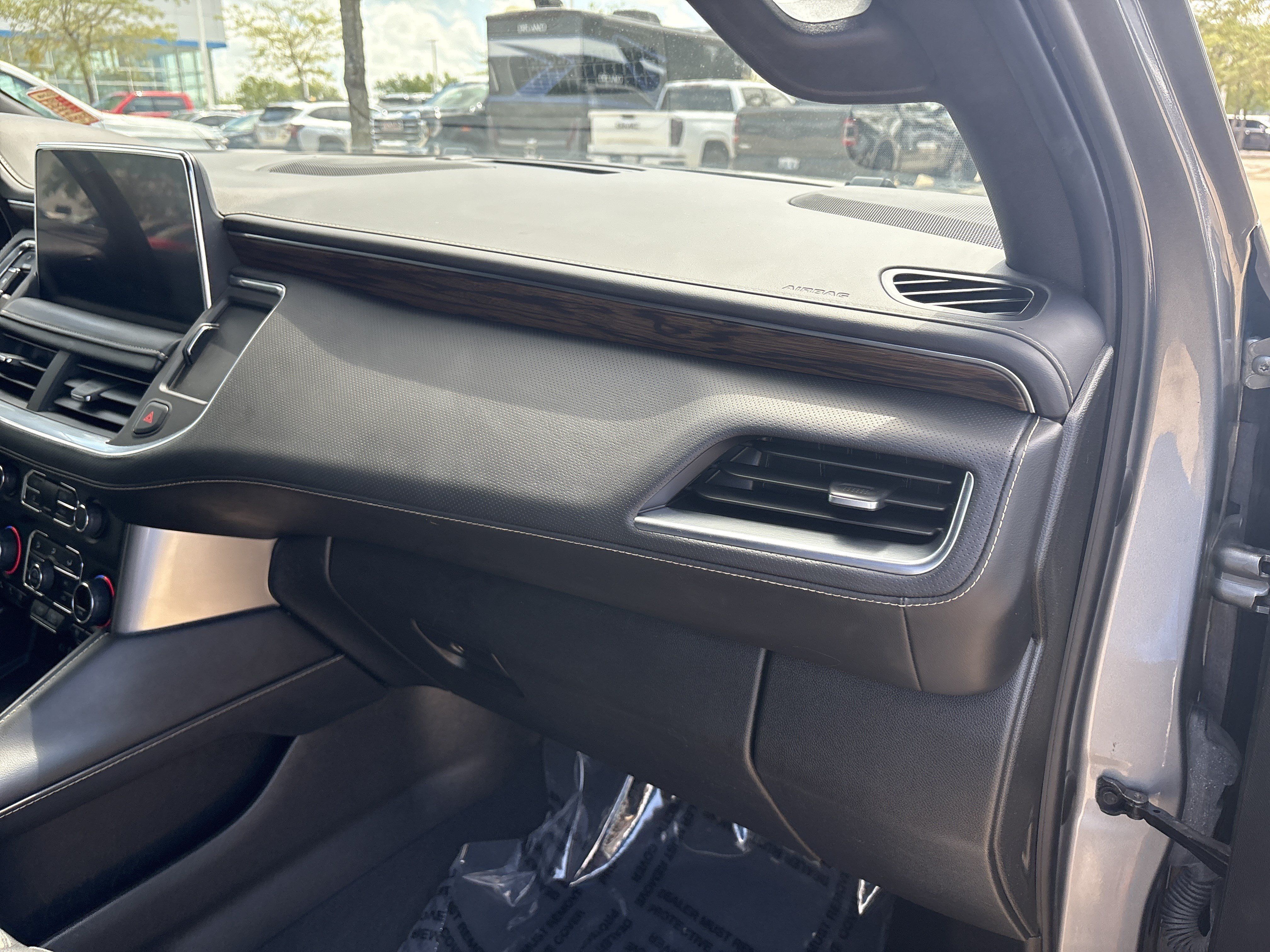 Used 2023 Chevrolet Tahoe Premier AWD/4WD image 12