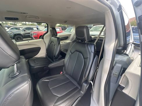 Used 2024 Chrysler Pacifica Touring-L FWD image 24