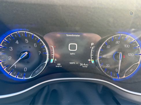 Used 2025 Chrysler Pacifica Select image 25