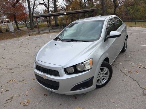 Used 2016 Chevrolet Sonic LT image 2