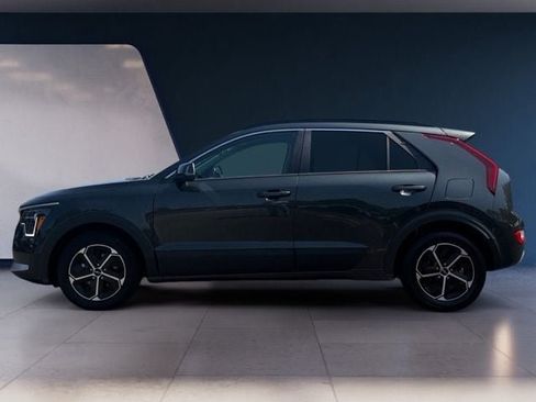 Used 2024 Kia Niro EX FWD image 2
