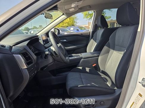 Certified 2026 Nissan Rogue SV FWD image 9