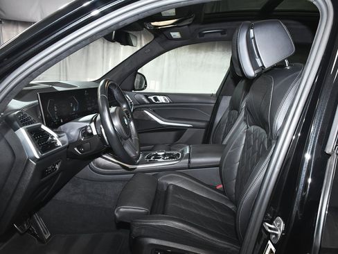 Used 2023 BMW X7 xDrive40i w/ M Sport Package image 52