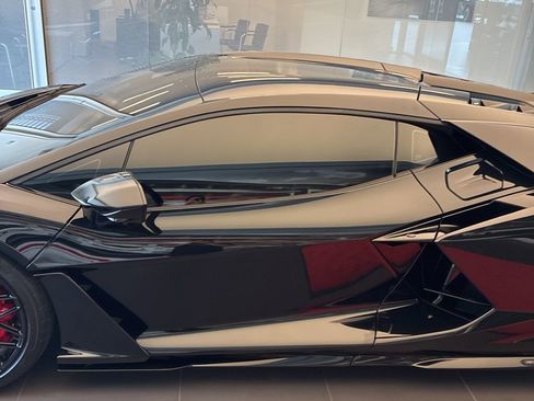 Used 2024 Lamborghini Revuelto AWD/4WD image 16