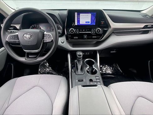 Used 2023 Toyota Highlander L FWD image 19