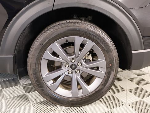 Used 2022 Ford Explorer XLT w/ Equipment Group 202A AWD/4WD image 21