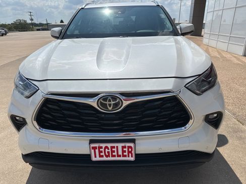 Used 2021 Toyota Highlander Limited image 2