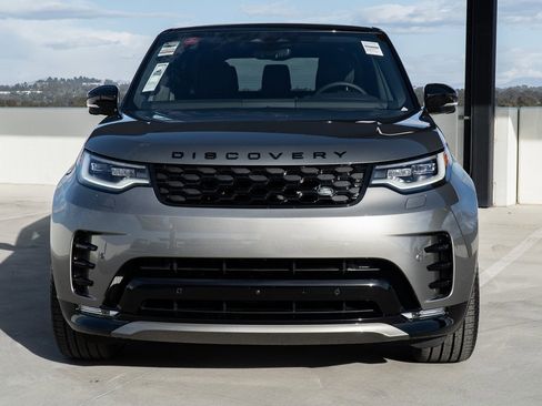 Used 2025 Land Rover Discovery Dynamic SE image 8