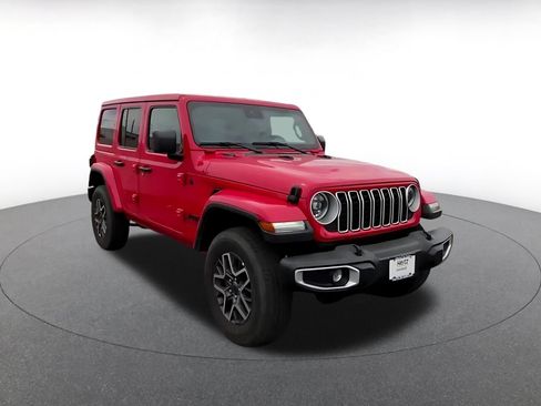 Used 2025 Jeep Wrangler Unlimited Sahara AWD/4WD image 2