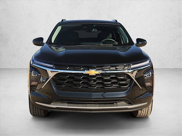 Used 2025 Chevrolet Trax LT FWD image 2
