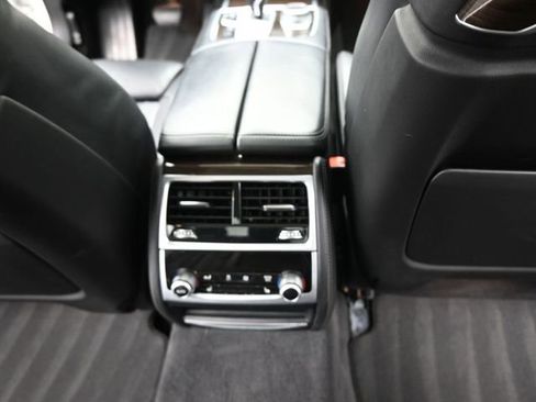 Used 2022 BMW 740i w/ Premium Package image 27