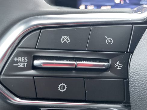 Used 2025 Chevrolet Traverse LT w/ Sun and Wheel Package image 38