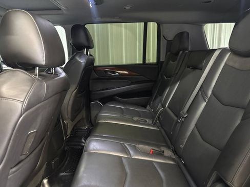 Used 2018 Cadillac Escalade ESV Luxury RWD image 12