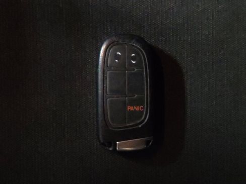 Used 2020 Jeep Cherokee Latitude Plus image 32