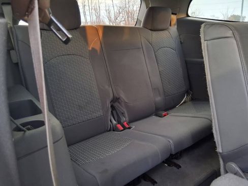 Used 2010 Chevrolet Traverse LS FWD image 10