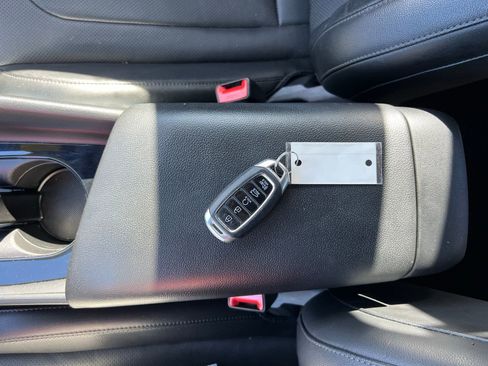 Used 2023 Hyundai Elantra Limited image 40