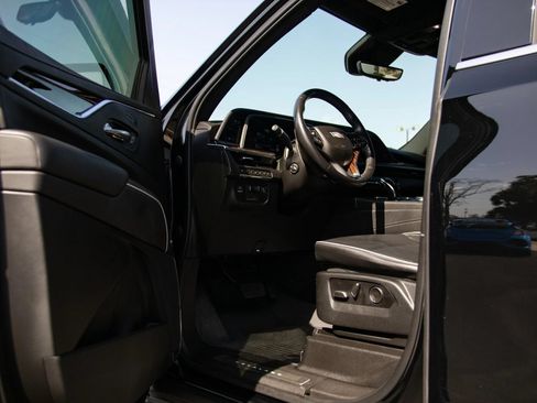 Used 2021 Cadillac Escalade ESV Premium Luxury w/ Driver Assist Tech Package AWD/4WD image 24