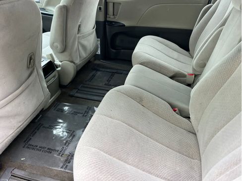 Used 2017 Toyota Sienna LE image 6