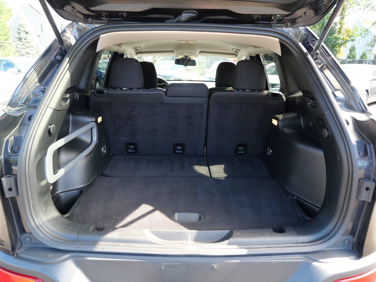 Used 2016 Jeep Cherokee Latitude FWD image 31