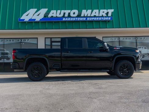 Used 2022 Chevrolet Silverado 2500 LT w/ Midnight Edition AWD/4WD image 2