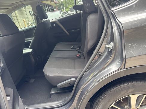 Used 2018 Toyota RAV4 XLE FWD image 15
