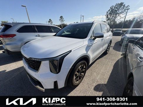 Used 2024 Kia Sorento S image 1