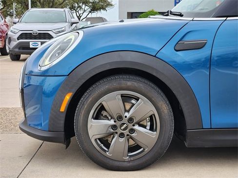 Used 2022 MINI Cooper 2-Door Hardtop image 6