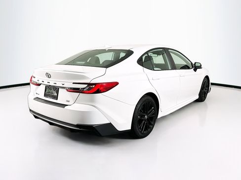 Used 2025 Toyota Camry SE FWD image 9