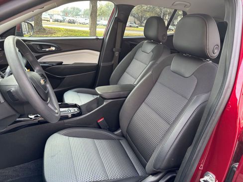 Used 2025 Chevrolet Trax LT image 30