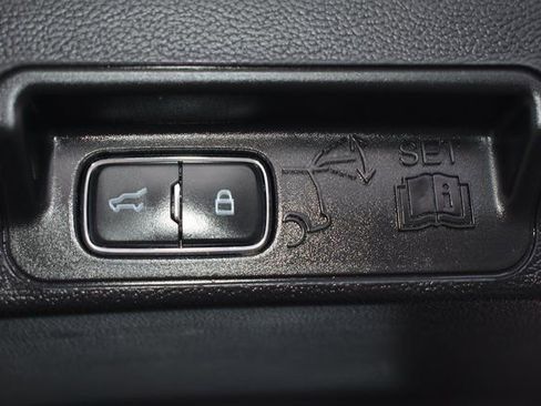 Used 2023 Ford Explorer Limited image 41