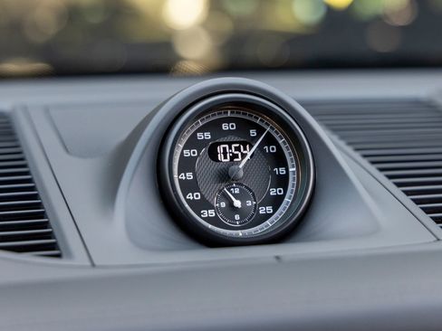 New 2025 Porsche Macan Turbo image 34