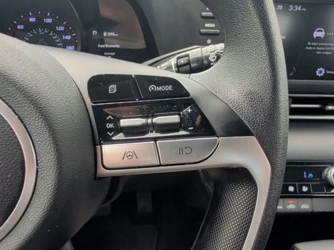 Used 2023 Hyundai Elantra SEL w/ Preferred Accessory Package FWD image 19