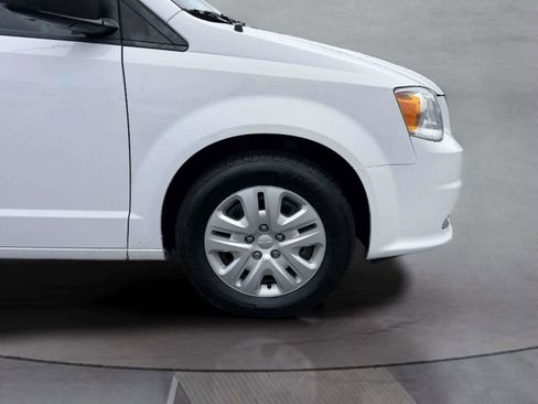 Used 2019 Dodge Grand Caravan SE w/ UConnect Hands-Free Group image 12