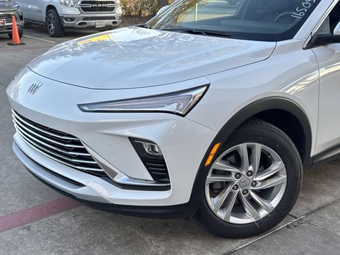 Used 2025 Buick Envista Preferred image 2