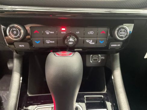 New 2025 Jeep Compass Limited w/ Sun & Sound Group image 17