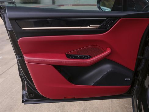 New 2025 Porsche Macan 4S Electric image 29