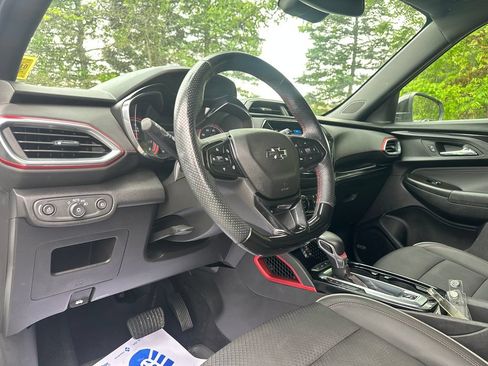 Used 2022 Chevrolet TrailBlazer RS w/ Technology Package AWD/4WD image 11